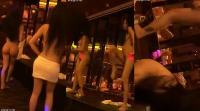 【KTV里那些事】小姐姐们各种玩 (暗黑KTV) 真空露点裸体陪玩 95V (5)